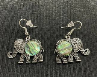 Lot # : 430v - Silver metal elephant earrings
