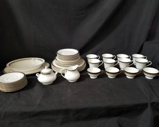 Lot # : 306 - Royal Doulton dinnerware set
