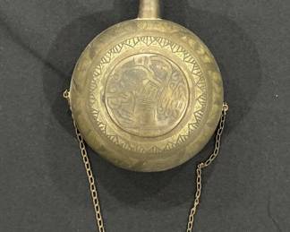 Lot # : 364z - Vintage brass gunpowder flask
