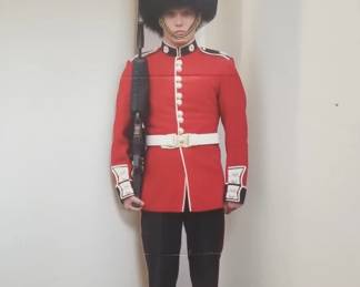 Lot # : 573 - Cardboard British royal guard
