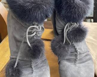 Lot # : 449v - Giannvito Rossi suede high heeled boots
