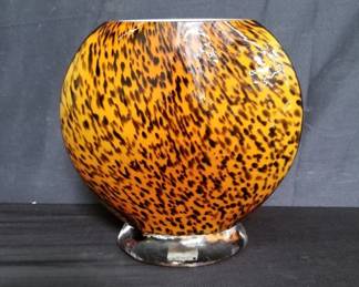 Lot # : 61 - Art glass vase
