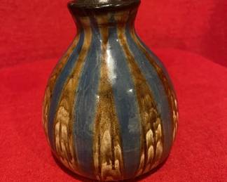 Lot # : 382v - Vintage glazed pottery vase
