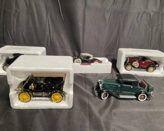 Lot # : 389 - Group of scale model cars
