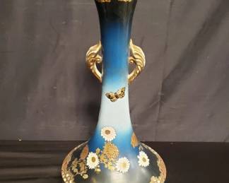 Lot # : 65 - Vintage ceramic floral vase

