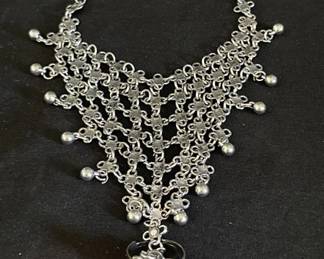 Lot # : 502v - Silver tone ring bracelet
