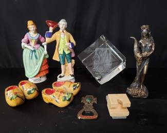 Lot # : 563 - Box of miscellaneous
