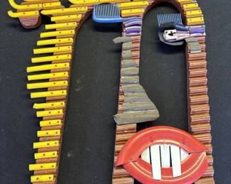 Lot # : 313z - Vintage folk art wall hanger
