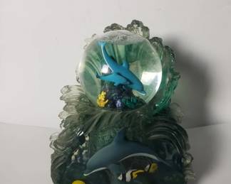 Lot # : 292 - Wyland Hanalei Bay snow globe

