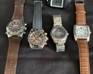 Lot # : 301v - Men’s watch lot
