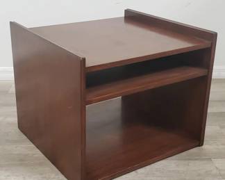 Lot # : 41 - 3-tier side table
