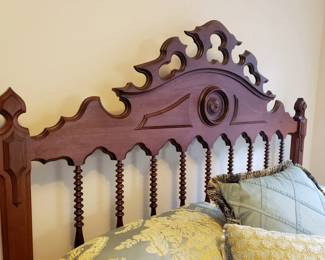 A closer look at the headboard