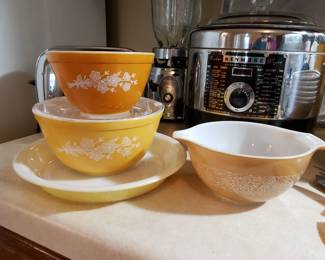 Vintage 'Butterfly Gold' mixing bowls