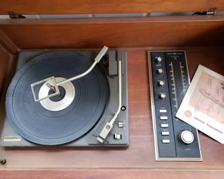 A look inside the console stereo
