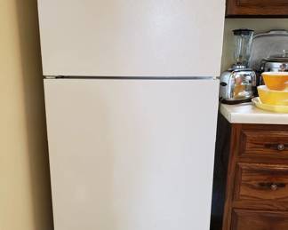 Amana refrigerator freezer