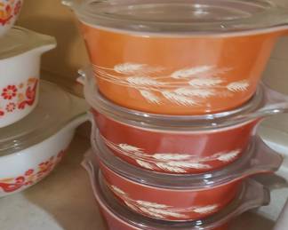 Vintage Pyrex 'Autumn Wheat' bowls