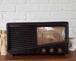 Post war bakelite radio