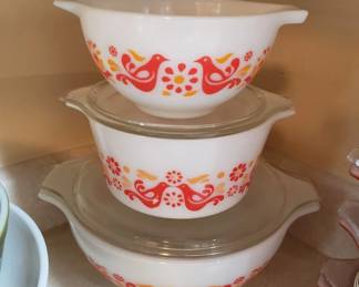 Vintage Pyrex 'Friendship' bowls