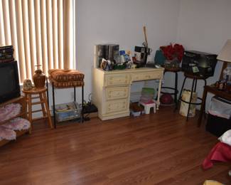 UPSTAIRS-Middle Bedroom Overview