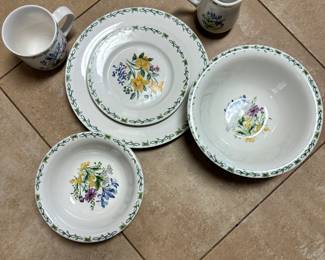 #82 - $220.00  -  Thomson China Floral Garden 58 Pieces