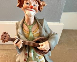 #9B- $56.00  - Florence Giuseppe Armani clown - Mandolino fiddle  player 131/2H 6x6 square base