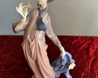 #93 - $70.00  -  Lladro clown with jacket 14in