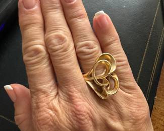 #114 - $485.00 - Lady ring, 585 marked gold 14kt, swirl, custom, sz 7.5, 12.34gr