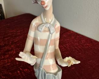 #89 - 14  -  $60.00 - Lladro clown with bag and daisy 14 in