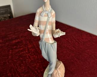 #89 - 14  -  $60.00 - Lladro clown with bag and daisy 14 in