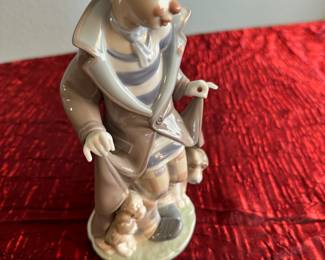 #90 - $48  -  Lladro clown with dogs 10 in