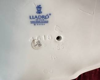 #87 - $46.00  -  Lladro clown with beach ball 15 in