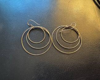 #129 - $140.00 - 14kt gold tested 3 circle earrings 3.5gr