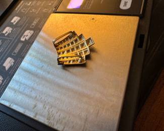 #126 - $125.00 - 14kt gold tested gold/white gold glidder for omega chain 3.14gr