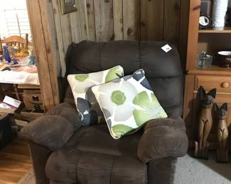 Brown reclner