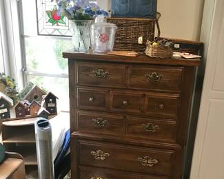 Chest of drawers