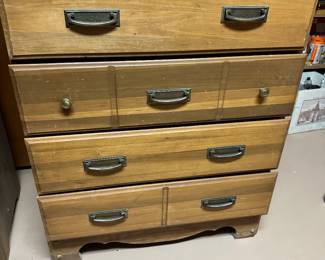 chest of drawers