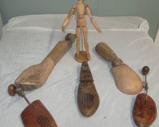 Wooden mannequin parts and shoe forms 
