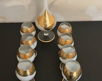 Embossed Vintage Decanter Set