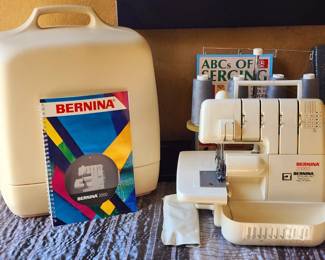 Bernina 2000D Serger | Case, Manual & Accessories
