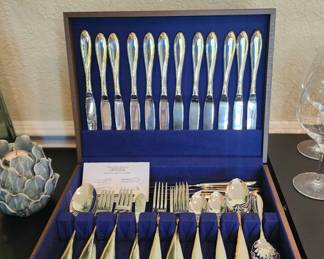 Oneida | Golden Applique Stainless