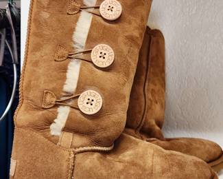 UGG  | Size 8