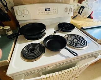 Cast Iron Skillets & Cornbread Pan