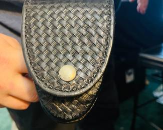 Handcuff pouch