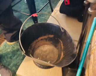Fireplace ash bucket