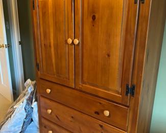 Shaker Ridge "Kincaid" wardrobe