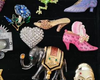 Elephant & Clown Pin