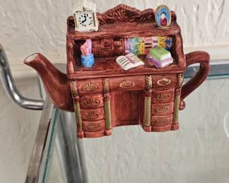 Office Roll-top Desk Teapot 