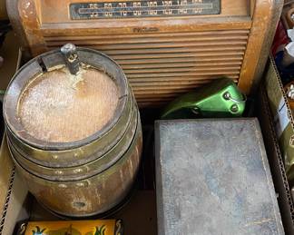 Small Wooden Keg/Radio
