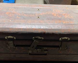 Metal Travel Trunk with Decoration