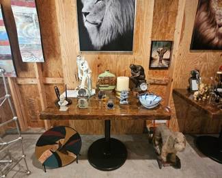 More unique items and awesome Lion picture.